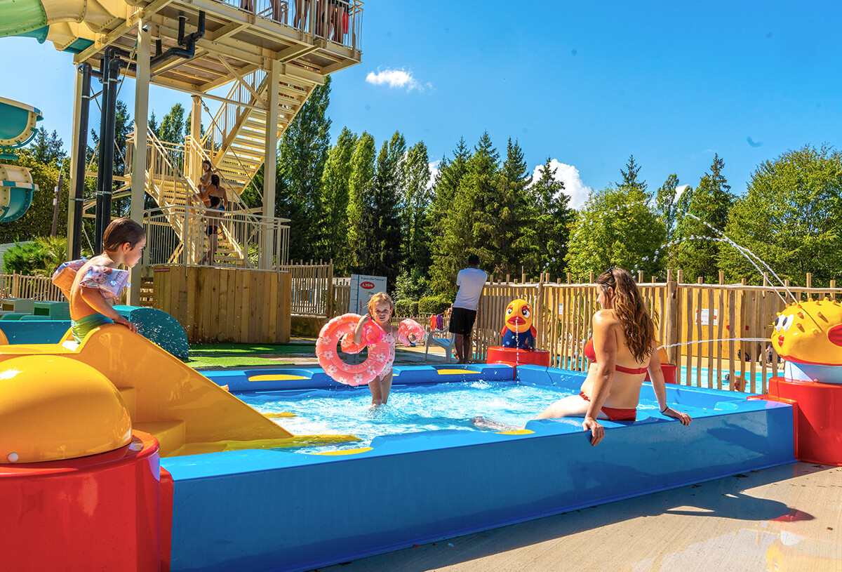 slider-06_lac-de-panthier-pataugeoire-aqualudique-85061596_0.jpg