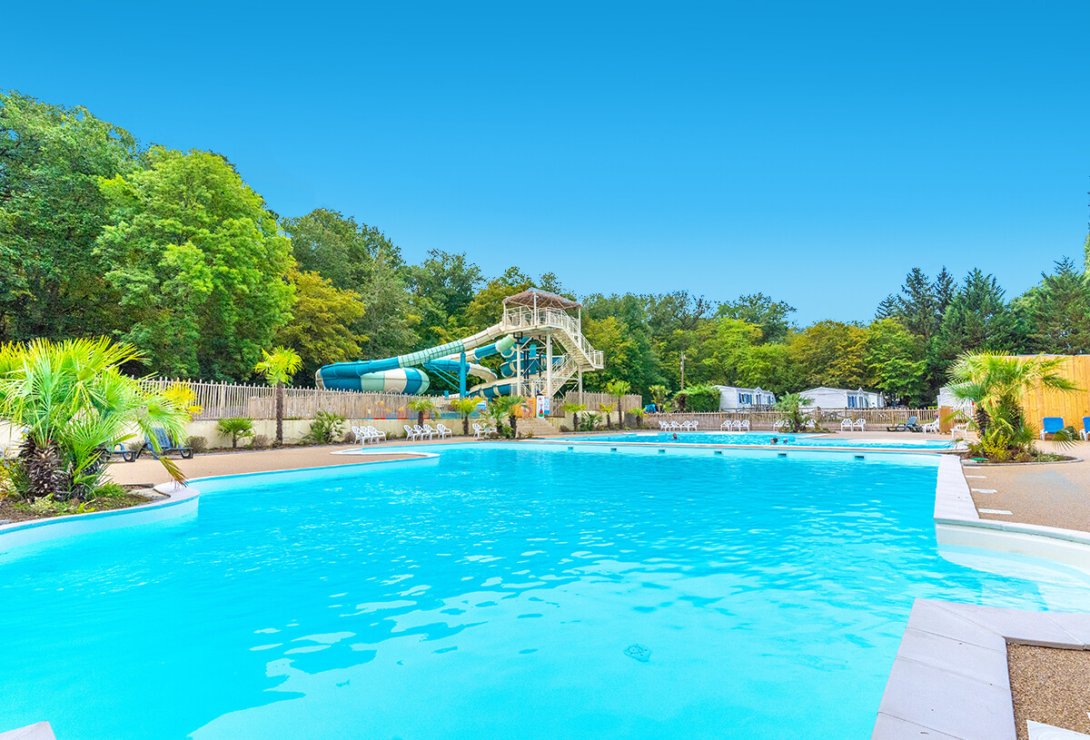 slider-29_lac-de-panthier-piscine-exterieure-85061618.jpg