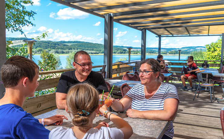 slider-10_lac-de-panthier-terrasse-bar-85061600_0.jpg